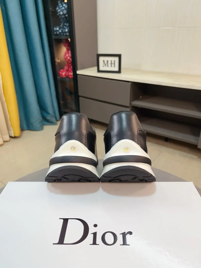 Ex-factory price 400🌹🌹【Dior】Best-selling model, world premiere on official website🔝High-end brand of men's shoes, latest series on official website: The upper is made of imported cowhide with specially designed fabrics➕Mesh breathable lining. Make walking more convenient and comfortable! Compared with the official quality, Midea’s 1:1 replica. Create a fashionable personality to set off your uniqueness! A must-have for trendy men! Classic style. Men's sizes: 38-44.